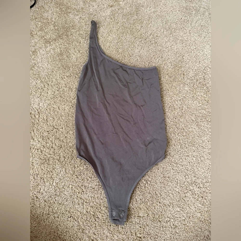 Free People Ribbed Grey One-Shoulder Bodysuit
